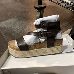 Size 61/2 tan and brown super cute macrame